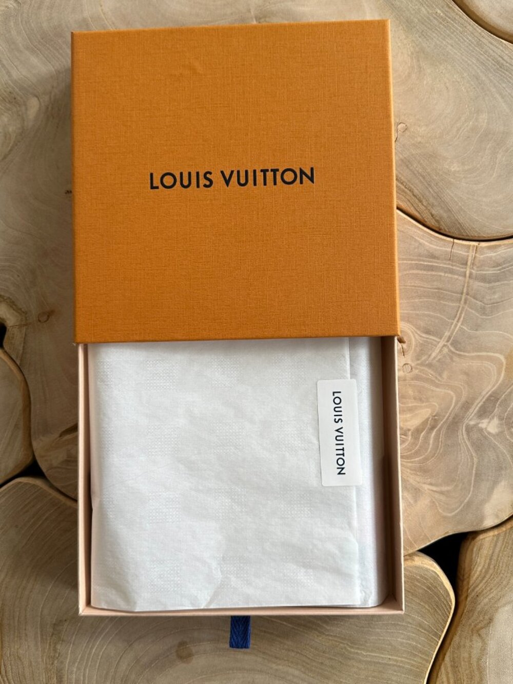 Louis Vuitton Silk Bandeau Scarf Monogram Hearts Pink NWT w/ Box - Picture 2 of 8